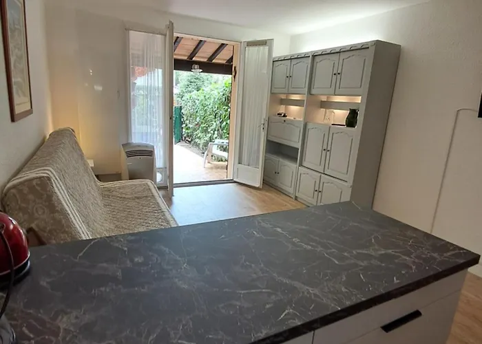 Bernard * Saint-Cyr-sur-Mer